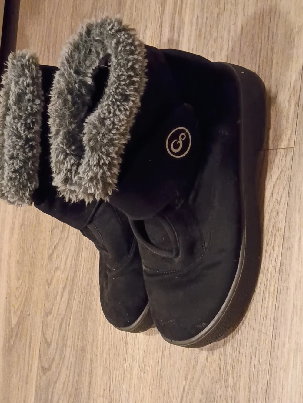 Black Faux-Fur Cuff Winter Boots for Women – Quilted Slip-On Style